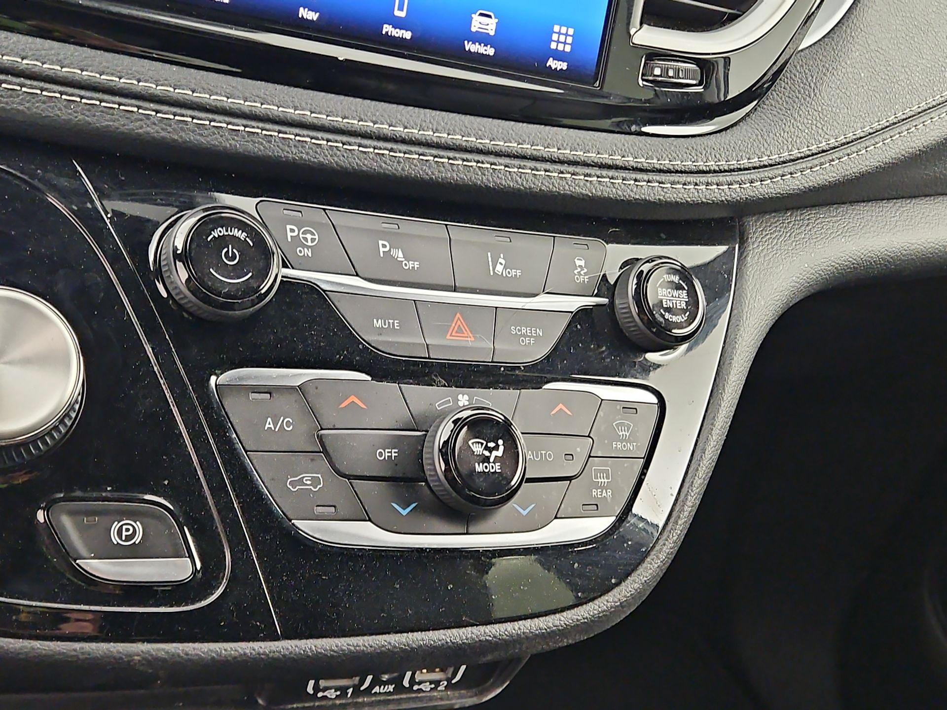 Thumbnail: 2022 Chrysler Pacifica - 17