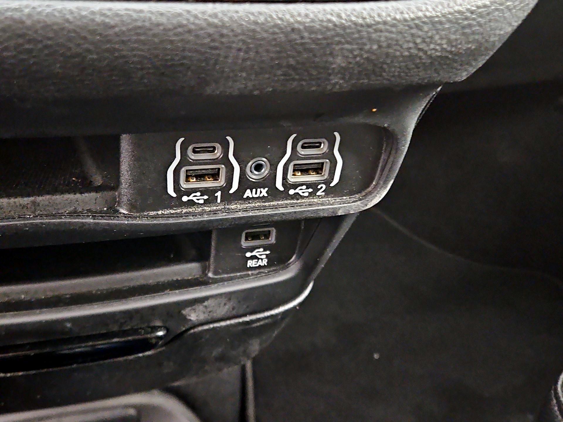 Thumbnail: 2022 Chrysler Pacifica - 19