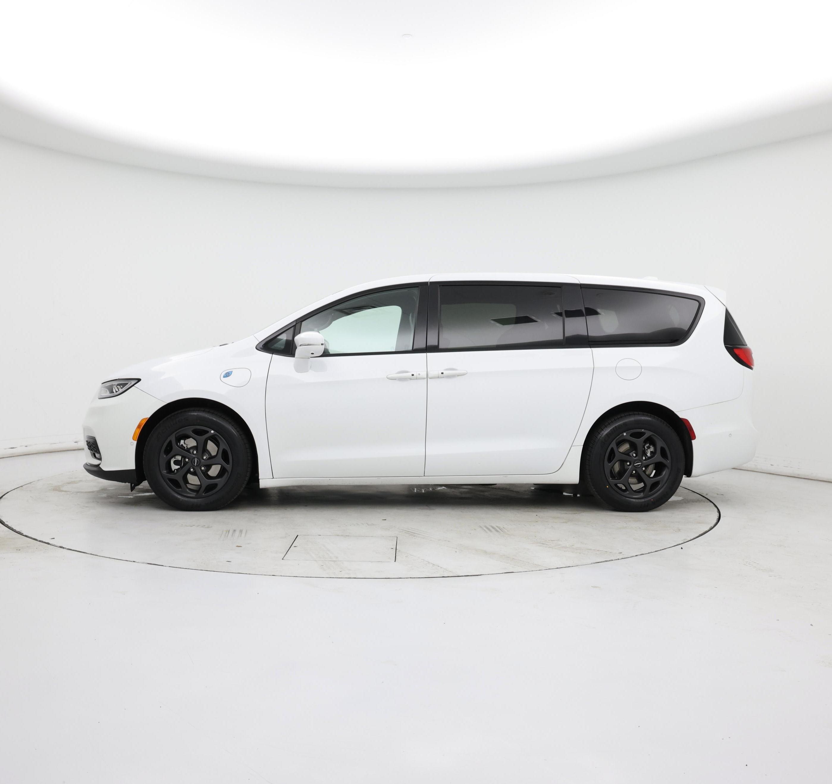 Thumbnail: 2022 Chrysler Pacifica - 3