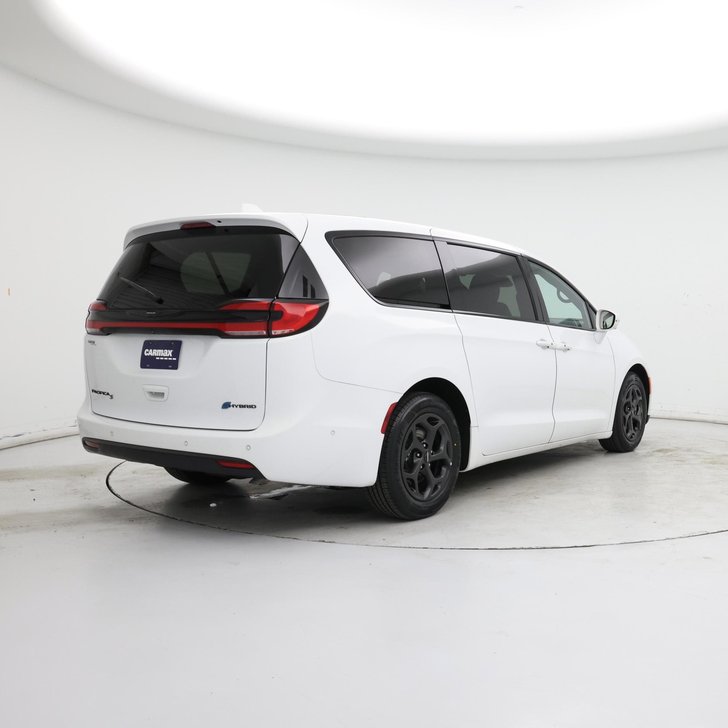 Thumbnail: 2022 Chrysler Pacifica - 8