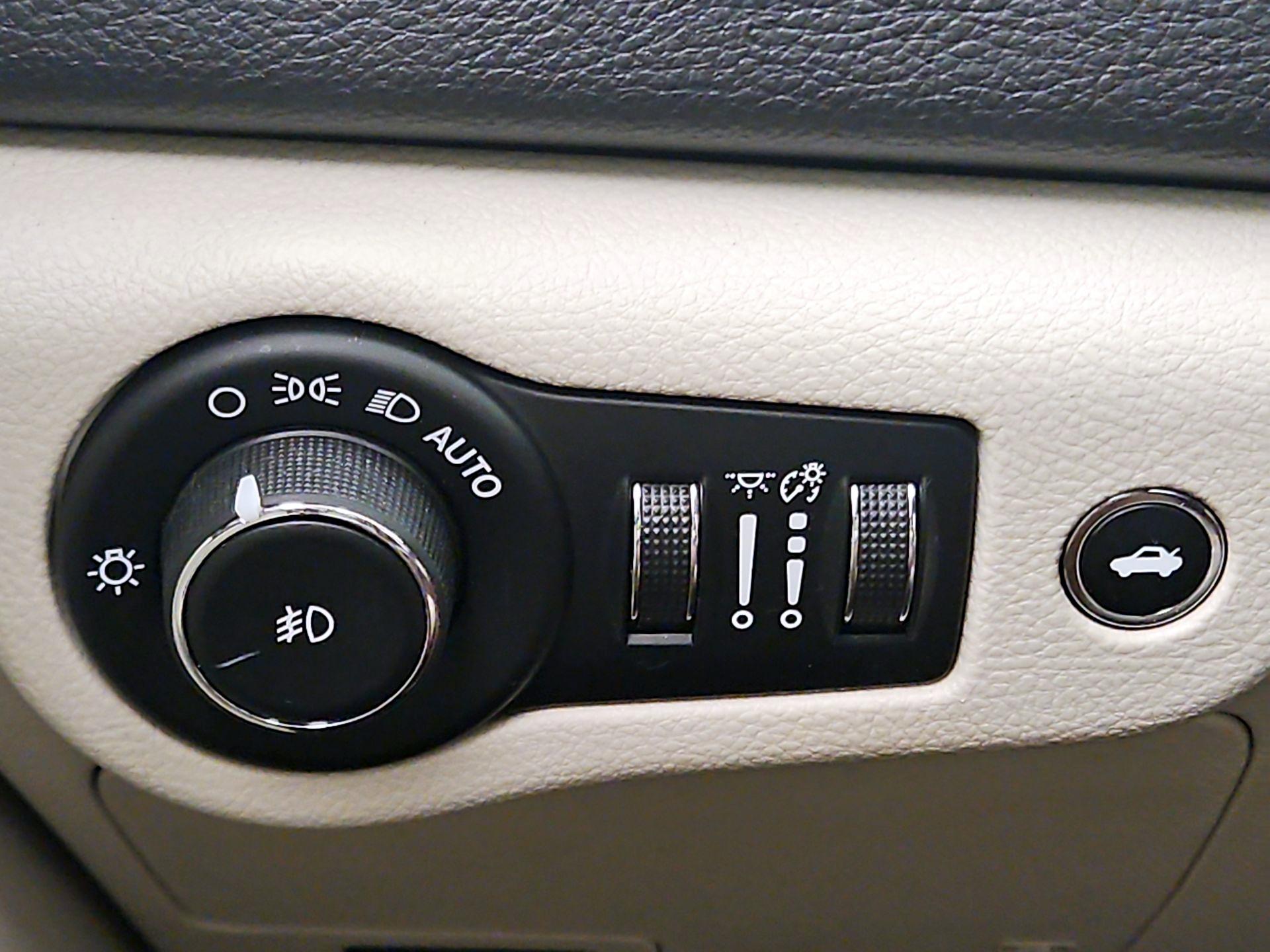 Thumbnail: 2015 Chrysler 200 - 13