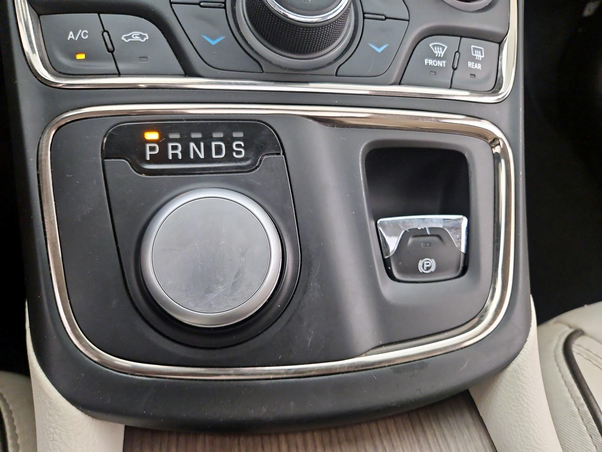 Thumbnail: 2015 Chrysler 200 - 18
