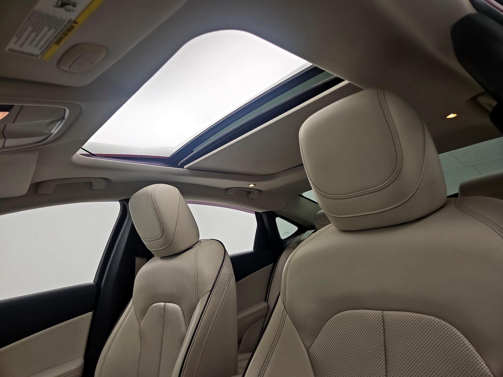 Thumbnail: 2015 Chrysler 200 - 20