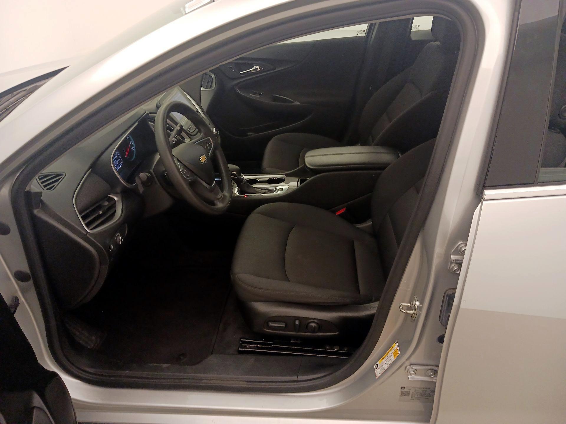 Thumbnail: 2022 Chevrolet Malibu - 11