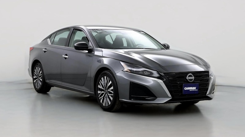 2024 Nissan Altima SV Hero Image