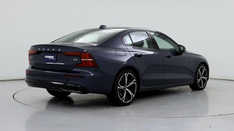 2024 Volvo S60 B5 Core 8