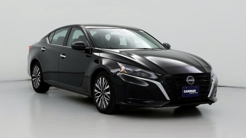 2024 Nissan Altima SV Hero Image