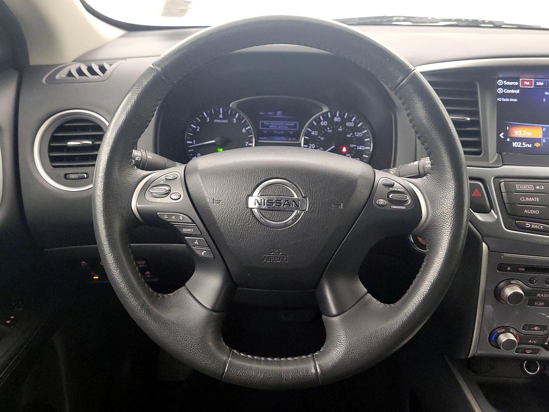 Thumbnail: 2017 Nissan Pathfinder - 10