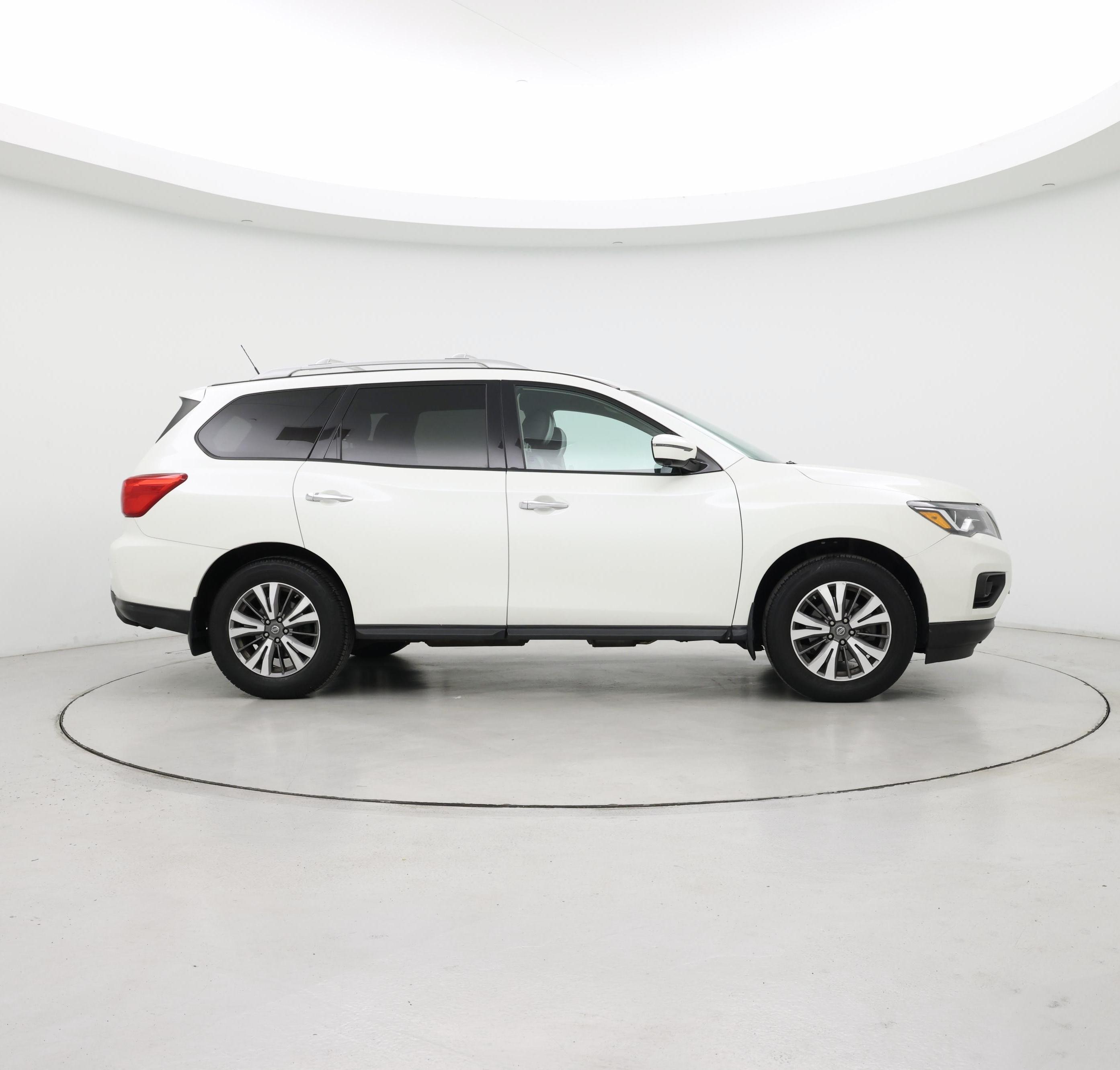 Thumbnail: 2017 Nissan Pathfinder - 7