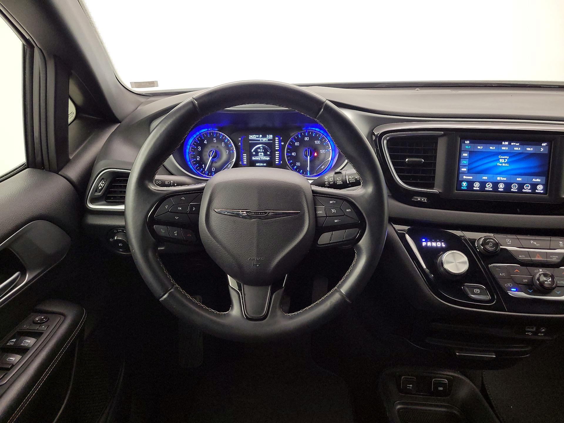 Thumbnail: 2018 Chrysler Pacifica - 10