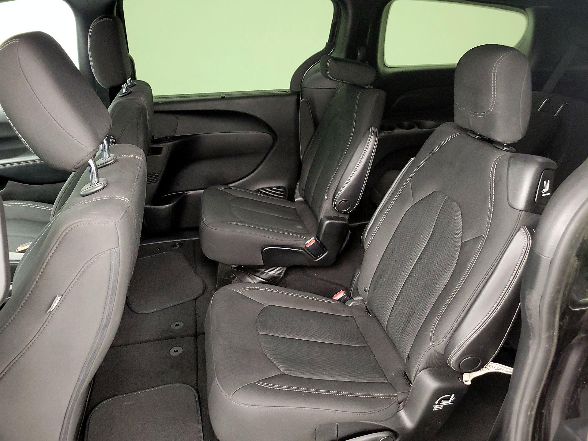 Thumbnail: 2018 Chrysler Pacifica - 19