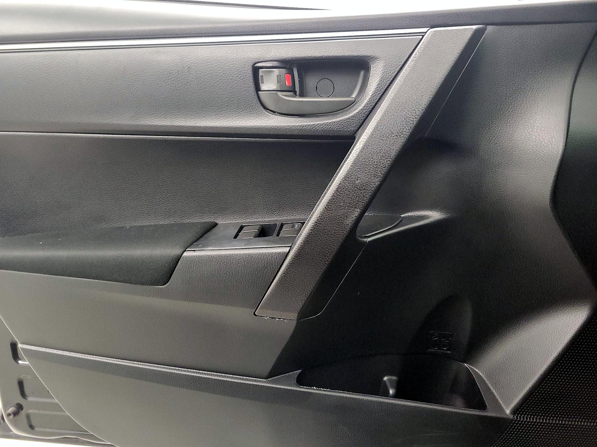 Thumbnail: 2015 Toyota Corolla - 12