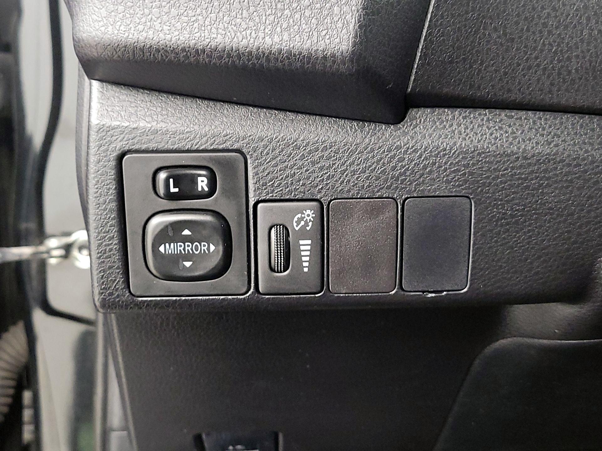 Thumbnail: 2015 Toyota Corolla - 13