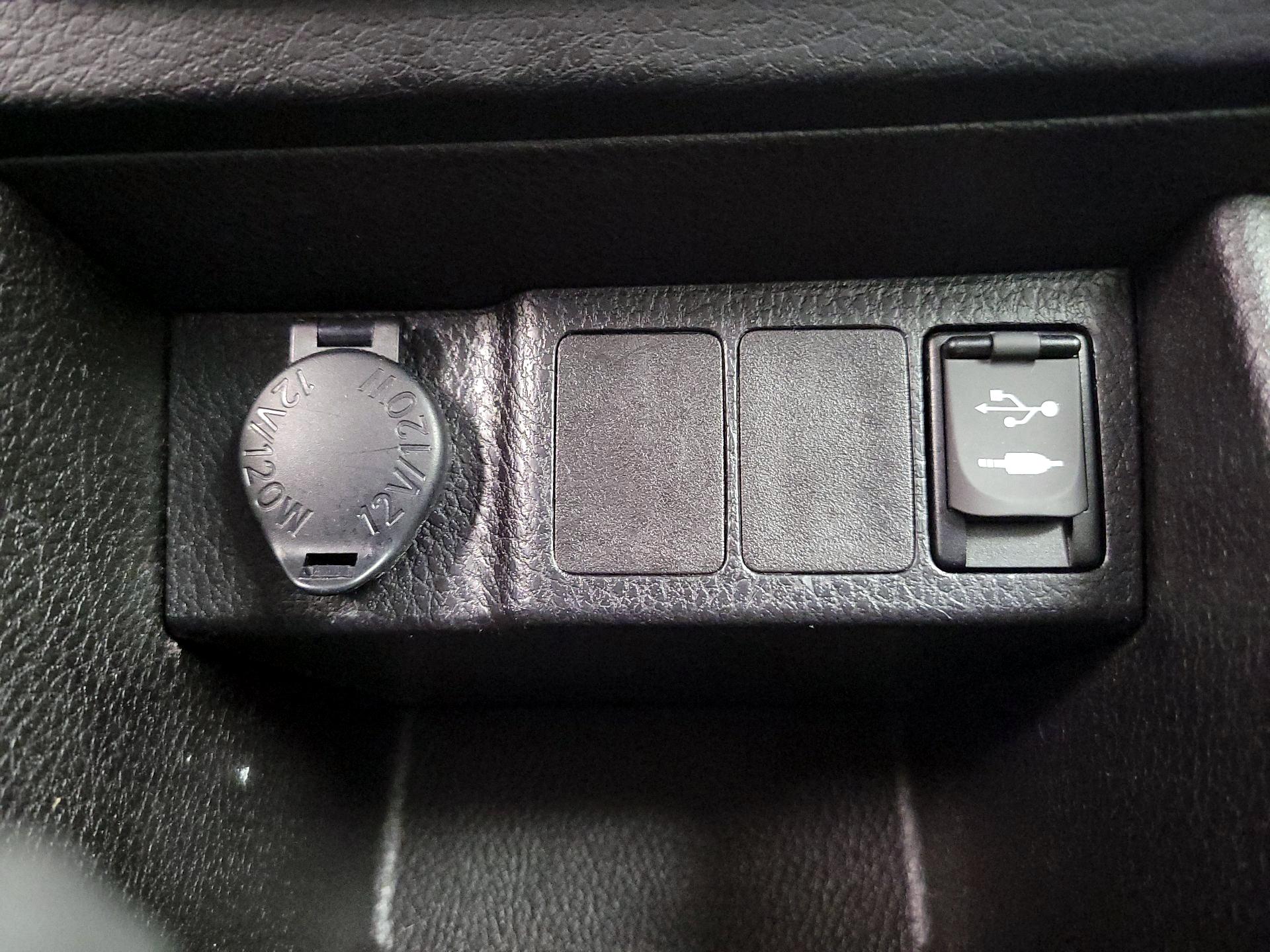 Thumbnail: 2015 Toyota Corolla - 17