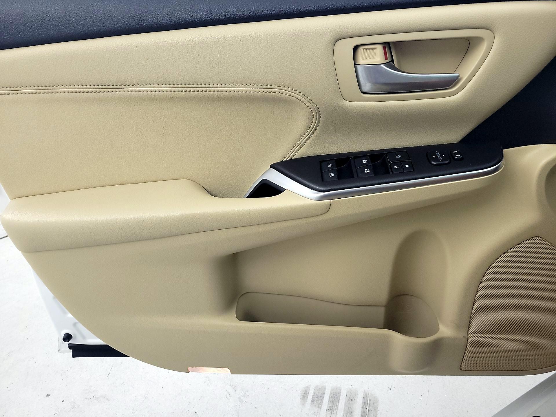 Thumbnail: 2016 Toyota Camry - 12