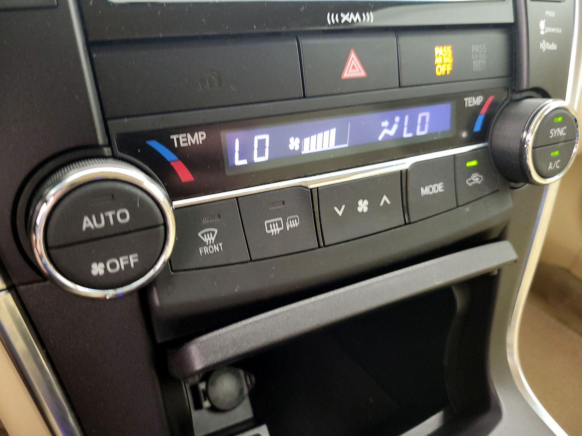 Thumbnail: 2016 Toyota Camry - 15