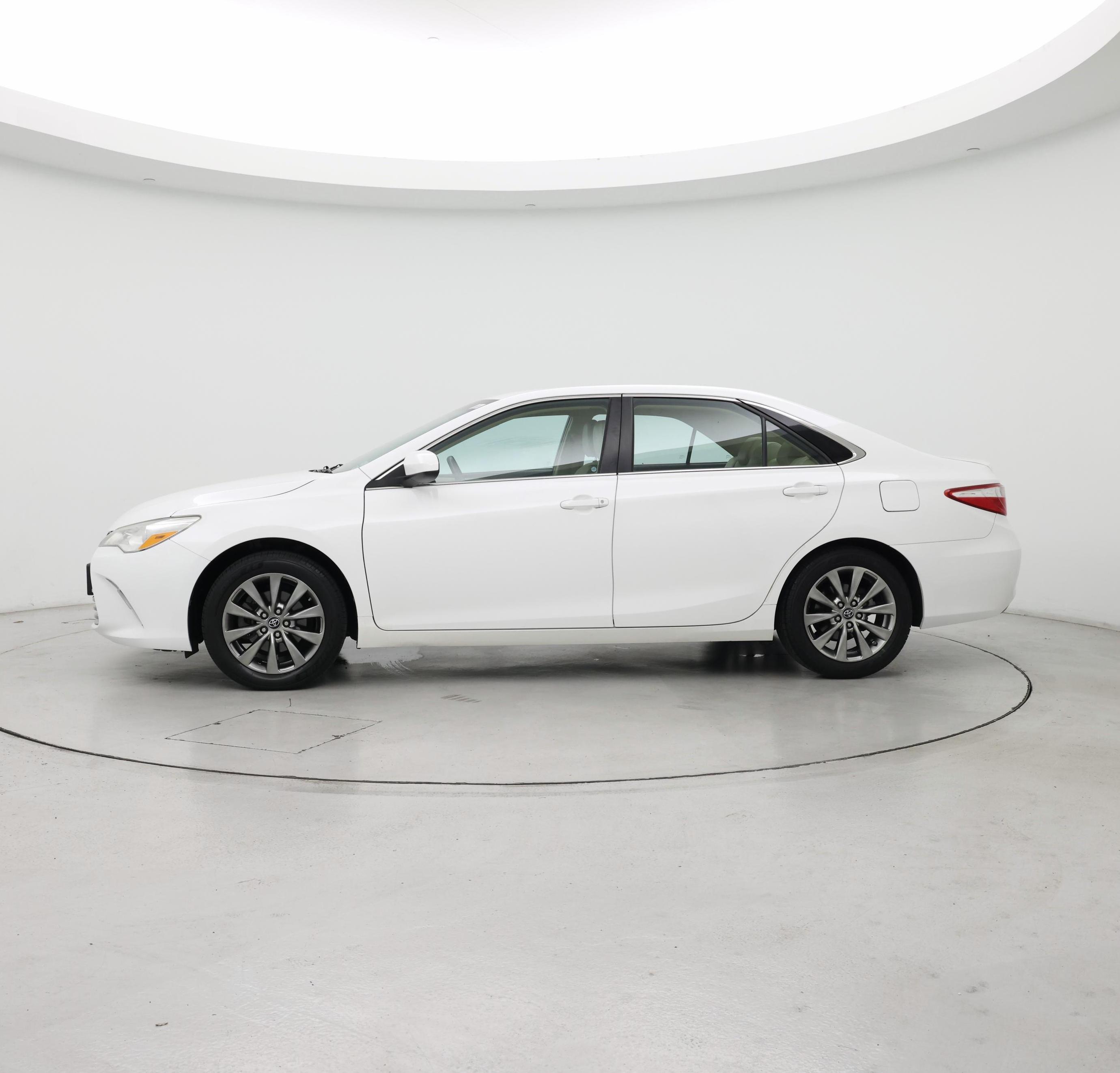 Thumbnail: 2016 Toyota Camry - 3