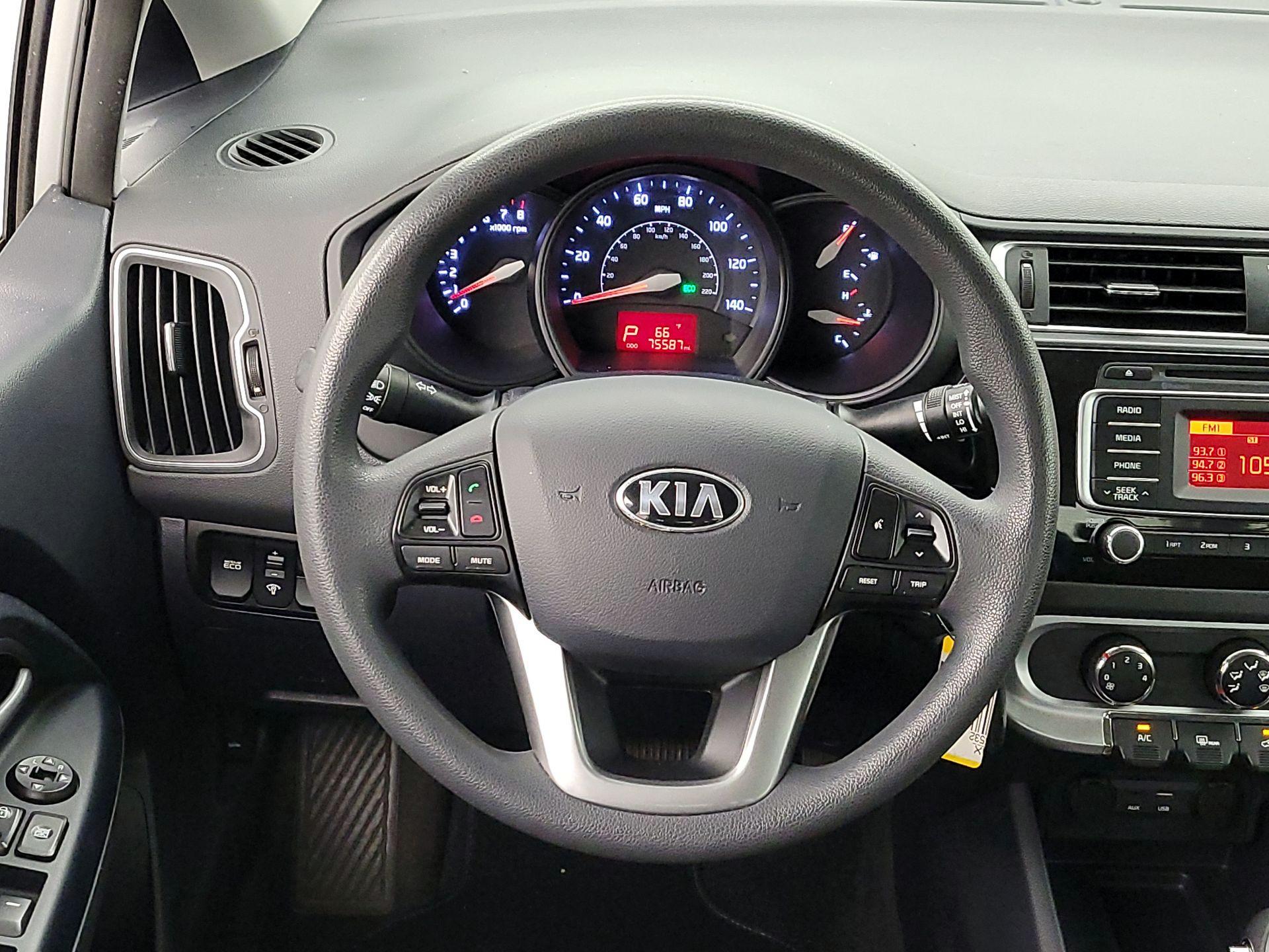 Thumbnail: 2016 Kia Rio - 10