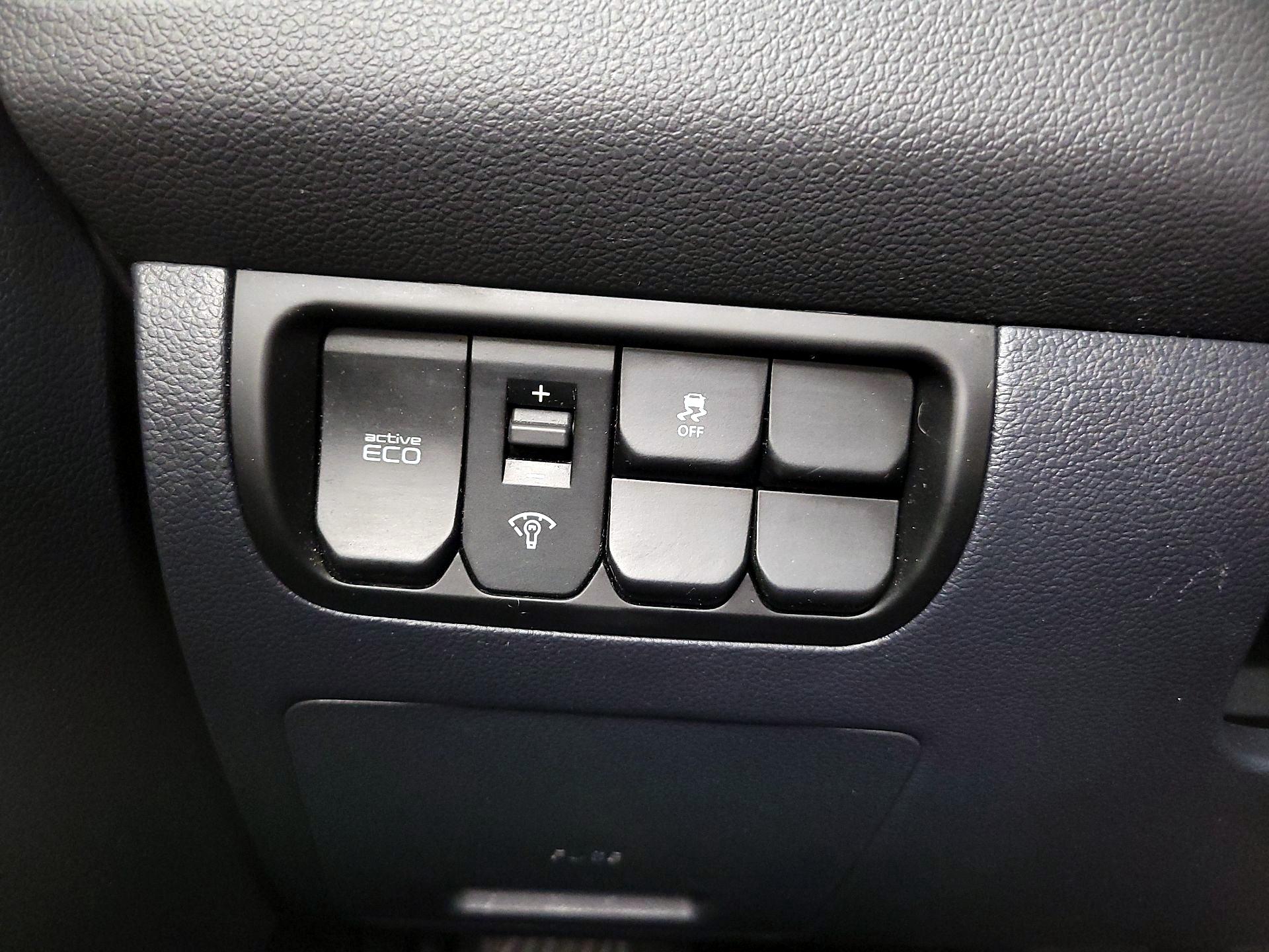 Thumbnail: 2016 Kia Rio - 13