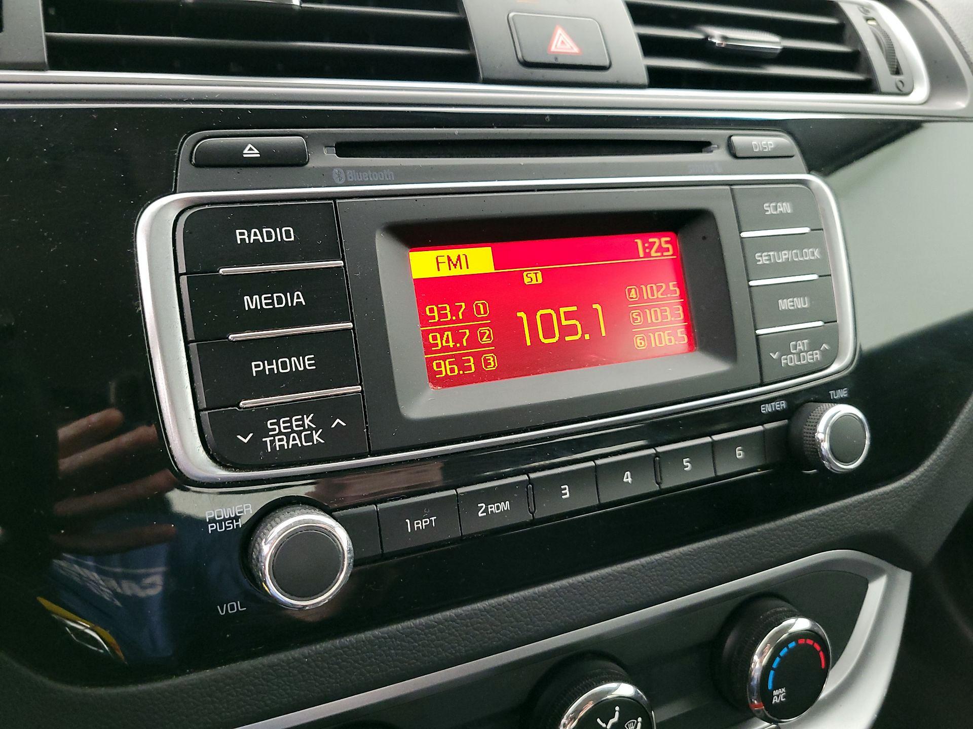 Thumbnail: 2016 Kia Rio - 14
