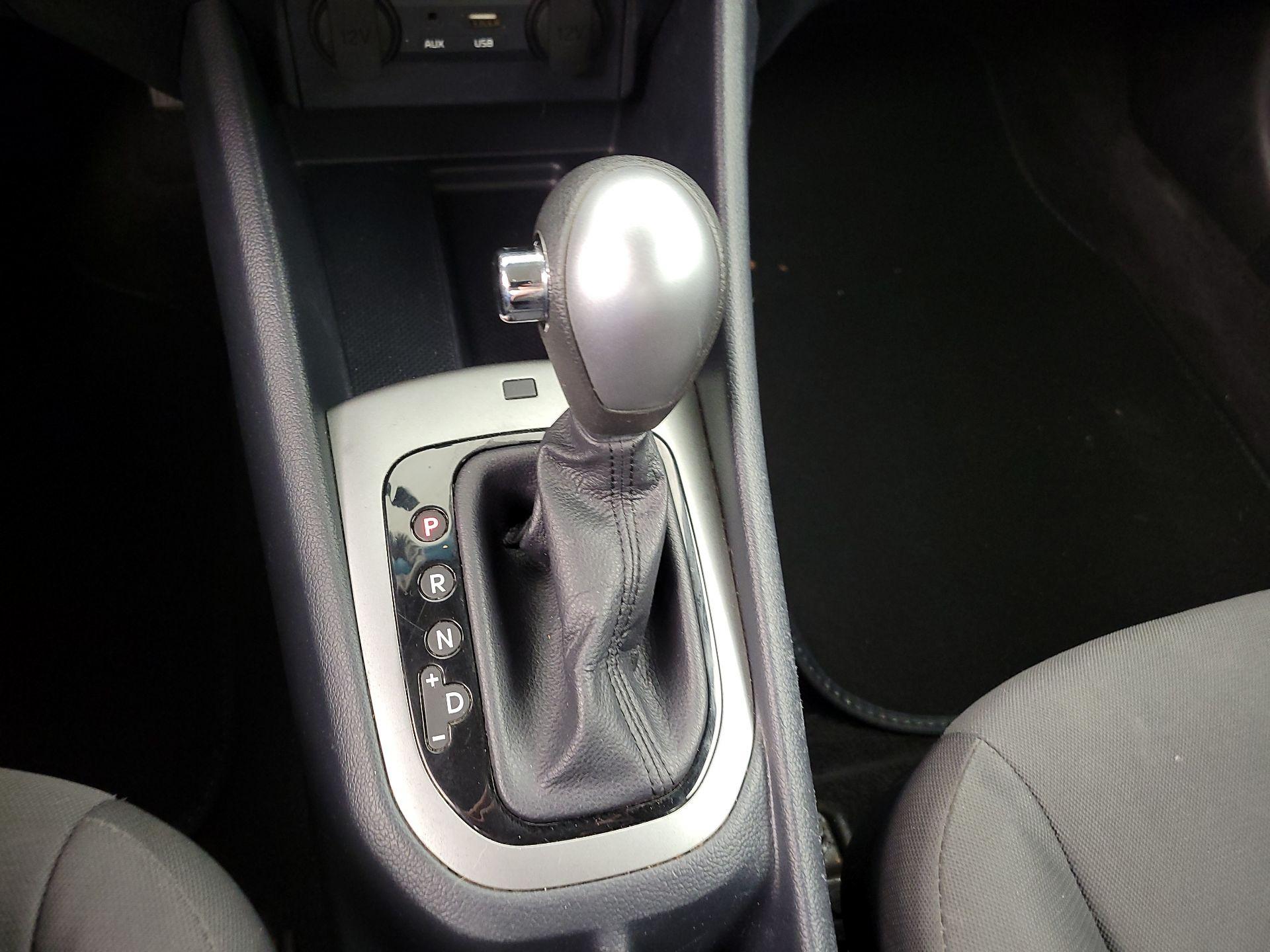 Thumbnail: 2016 Kia Rio - 16