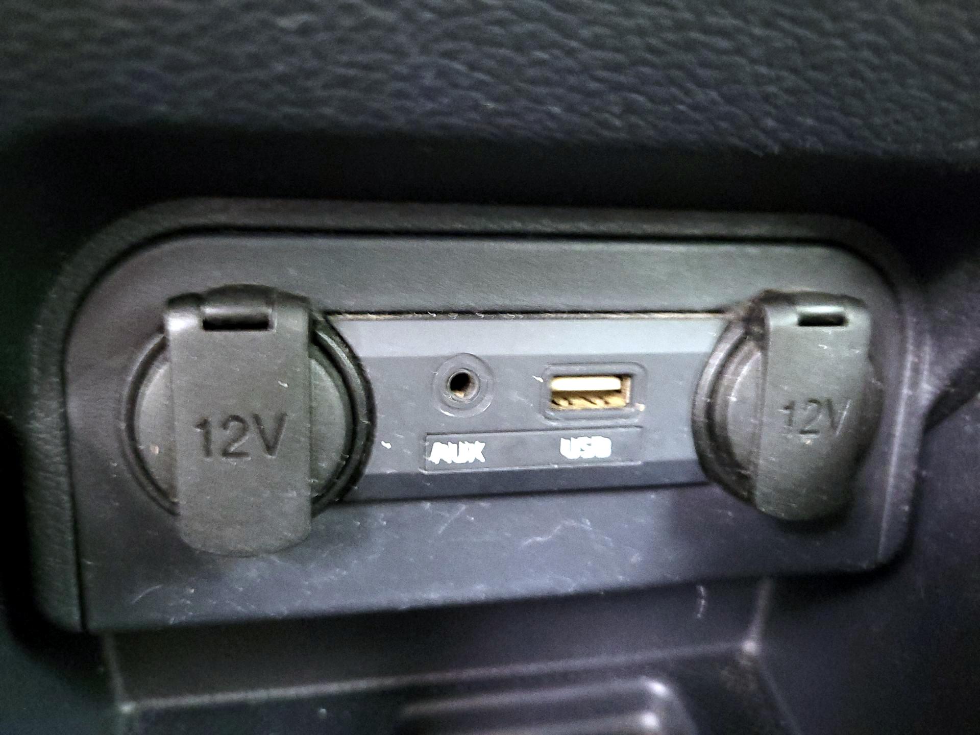 Thumbnail: 2016 Kia Rio - 17