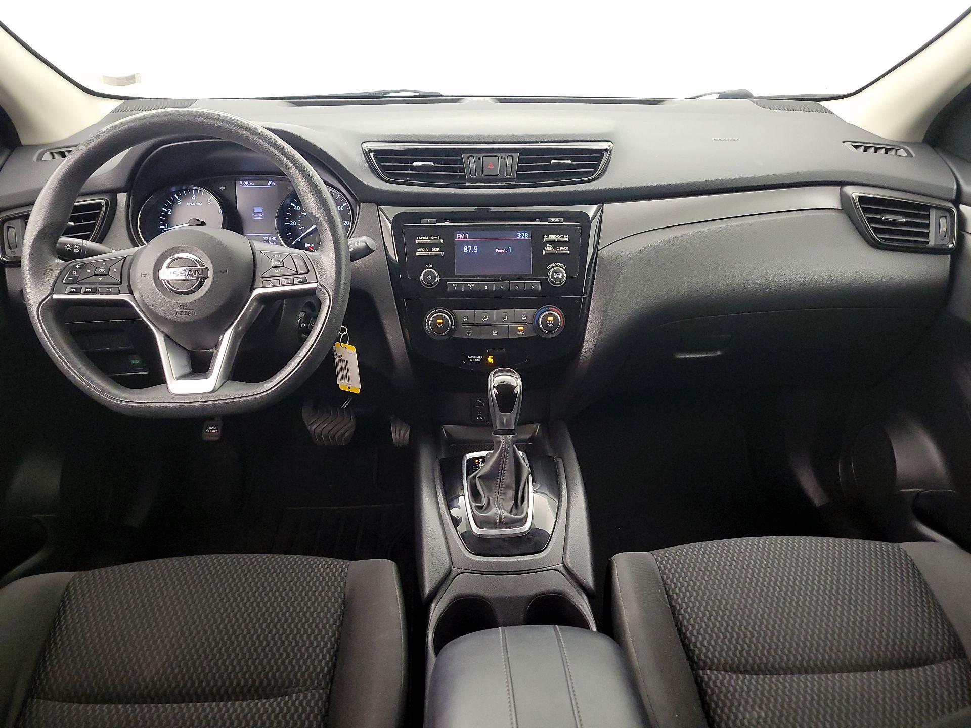 Thumbnail: 2017 Nissan Rogue Sport - 9