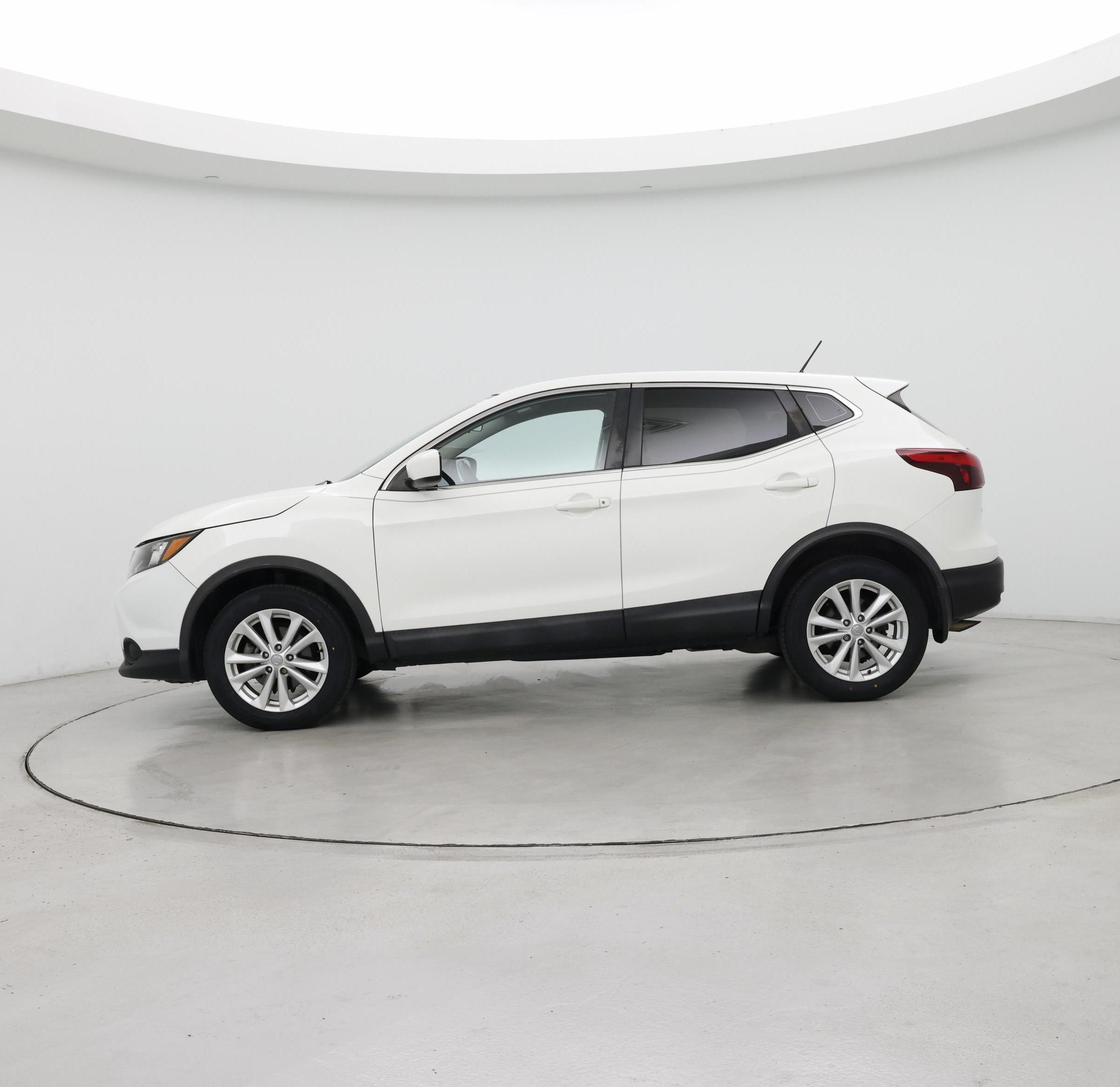 Thumbnail: 2017 Nissan Rogue Sport - 3