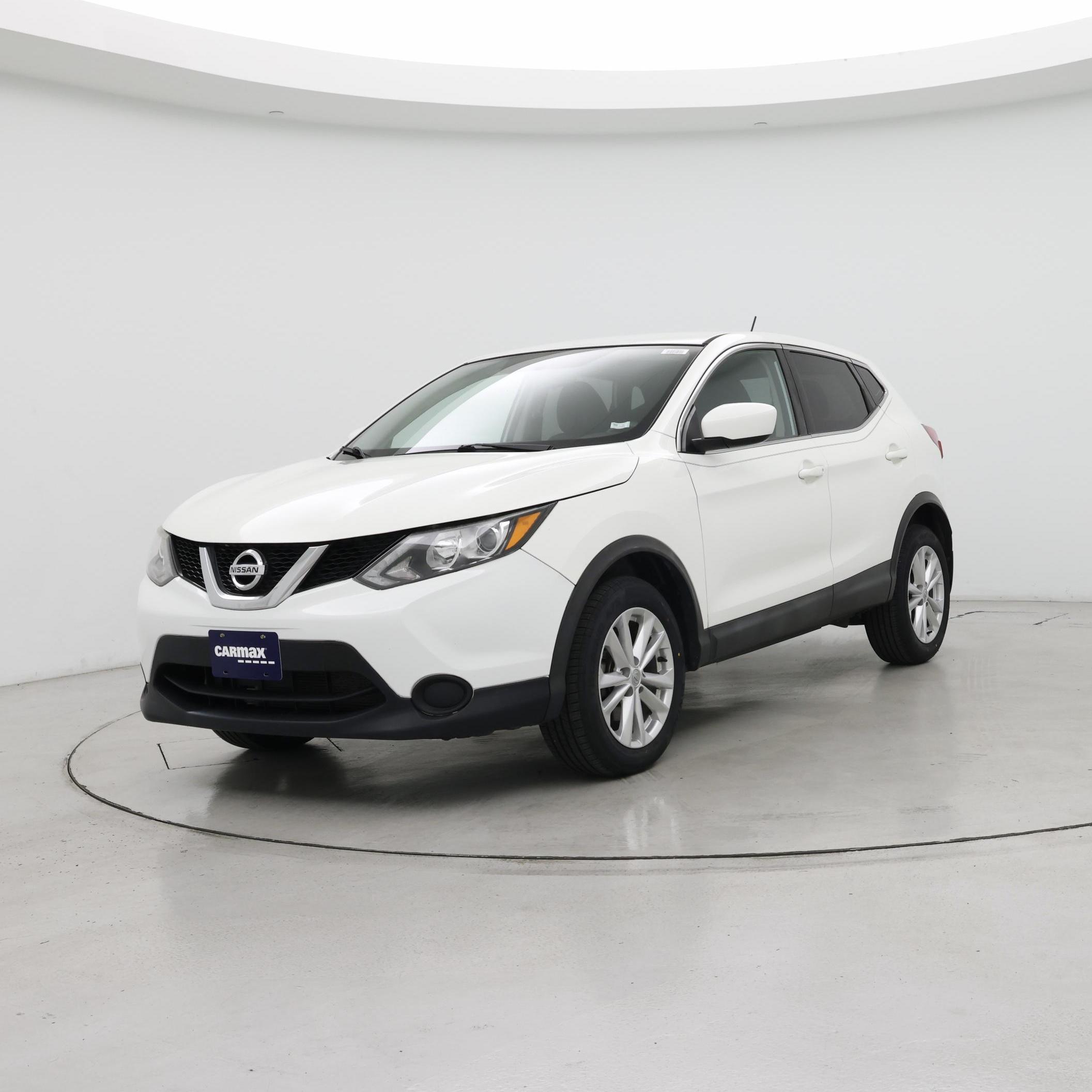 Thumbnail: 2017 Nissan Rogue Sport - 4