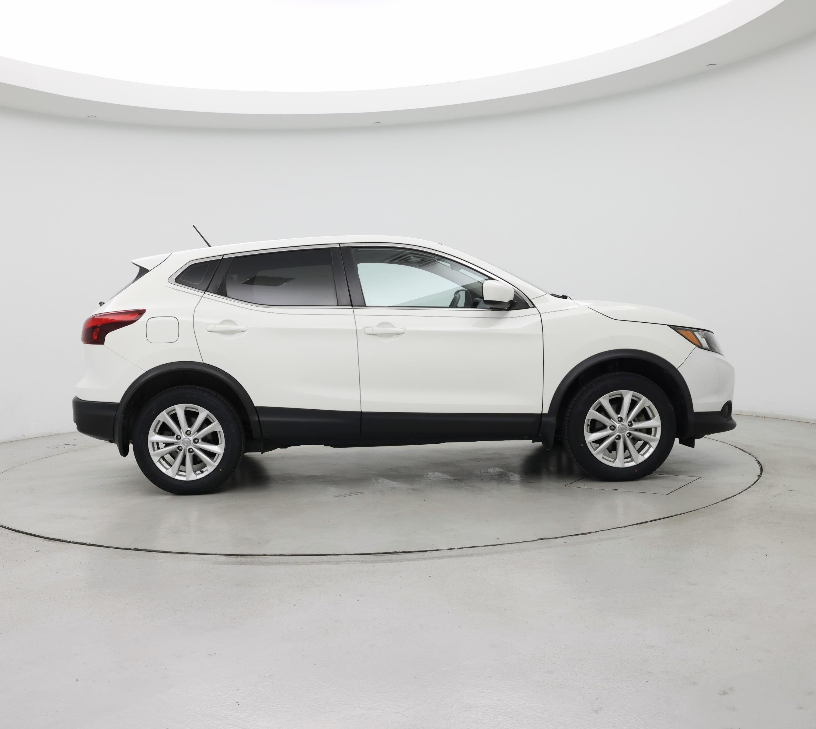 Thumbnail: 2017 Nissan Rogue Sport - 7