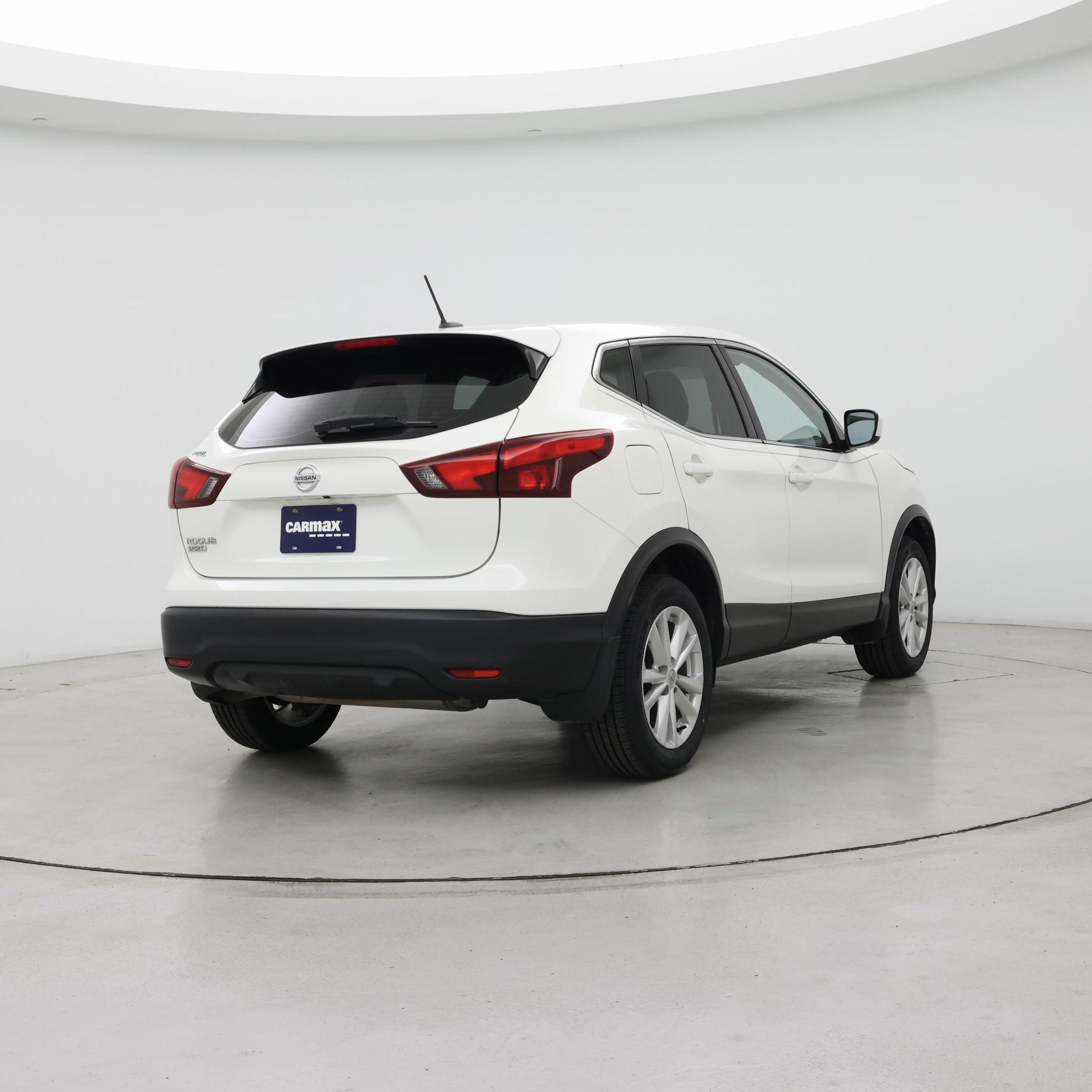 Thumbnail: 2017 Nissan Rogue Sport - 8