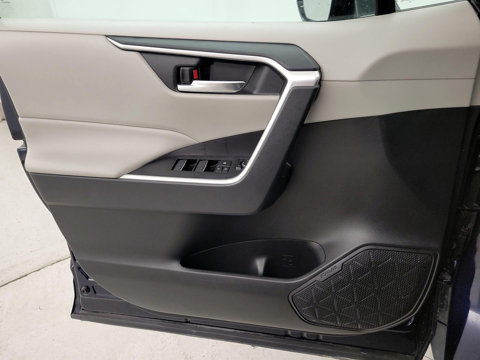 Thumbnail: 2022 Toyota RAV4 - 12