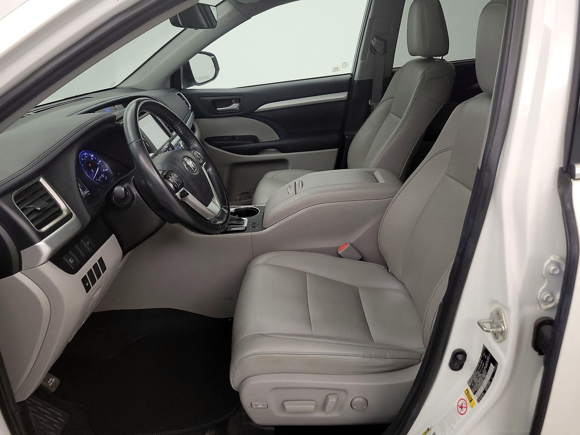 Thumbnail: 2019 Toyota Highlander - 11