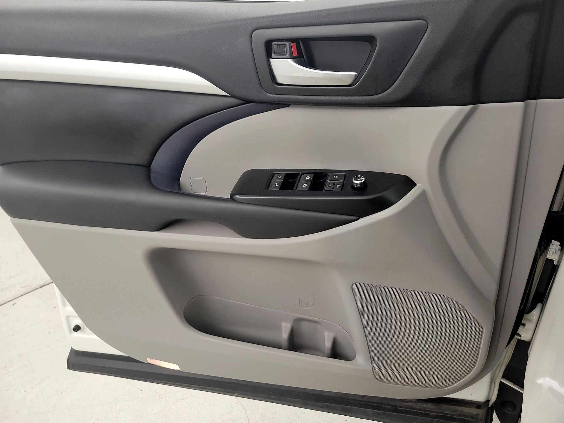 Thumbnail: 2019 Toyota Highlander - 12