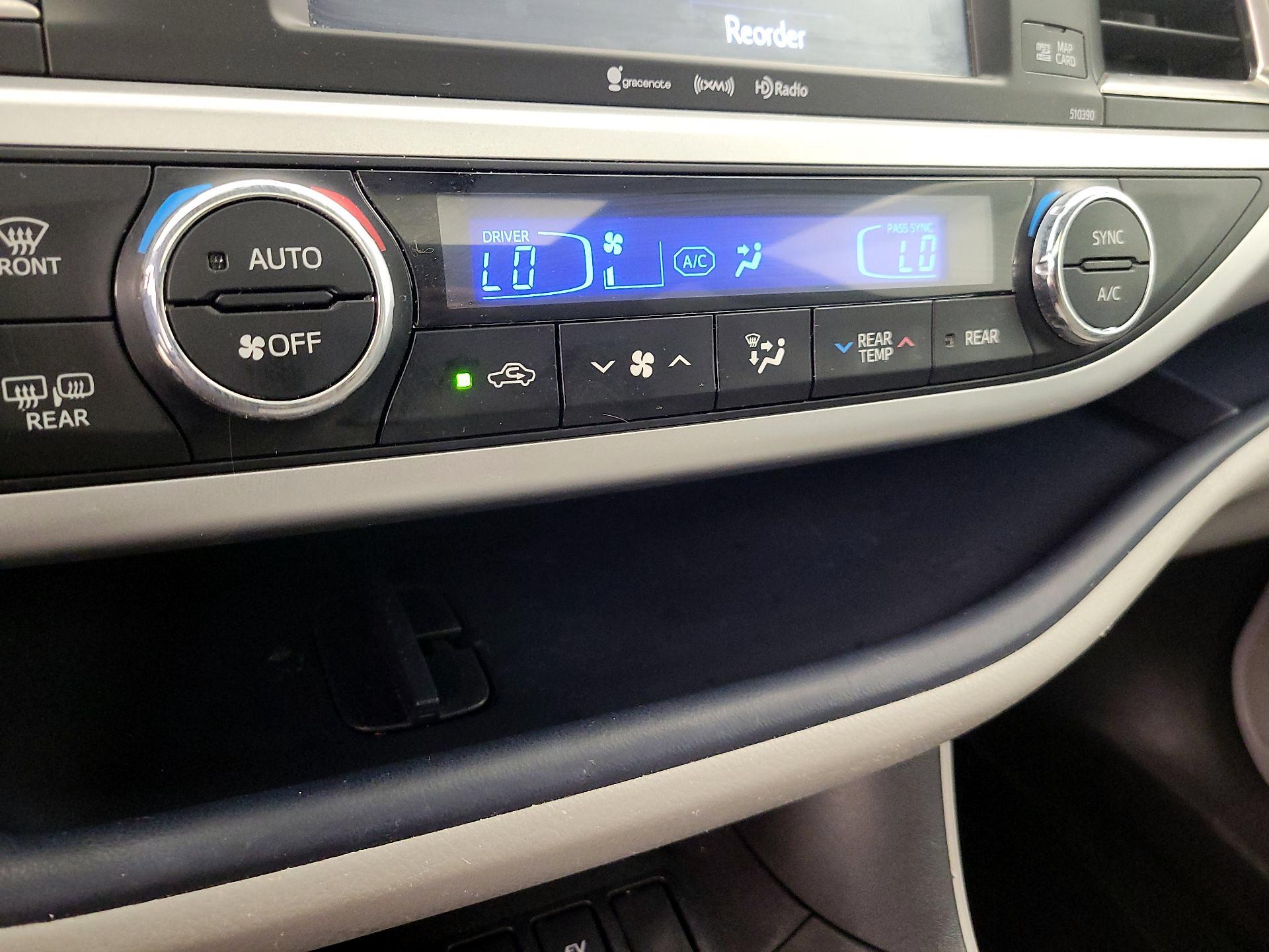 Thumbnail: 2019 Toyota Highlander - 16