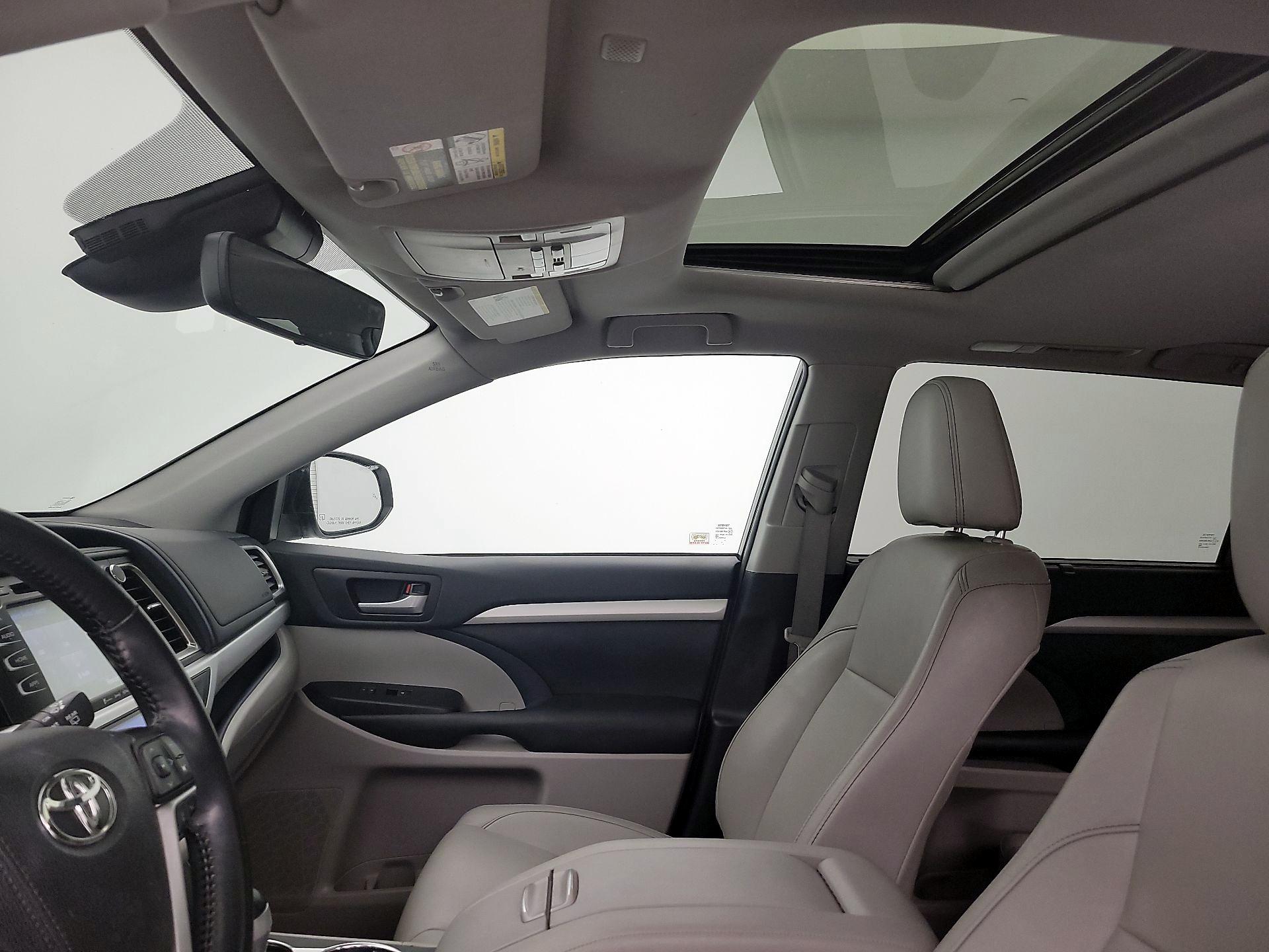 Thumbnail: 2019 Toyota Highlander - 19