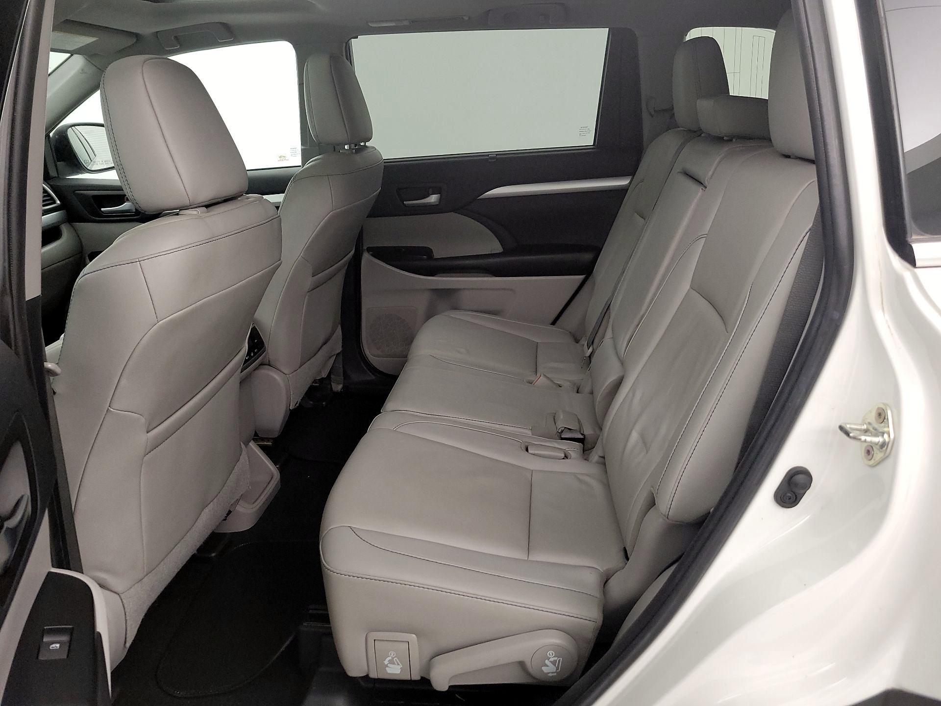 Thumbnail: 2019 Toyota Highlander - 20