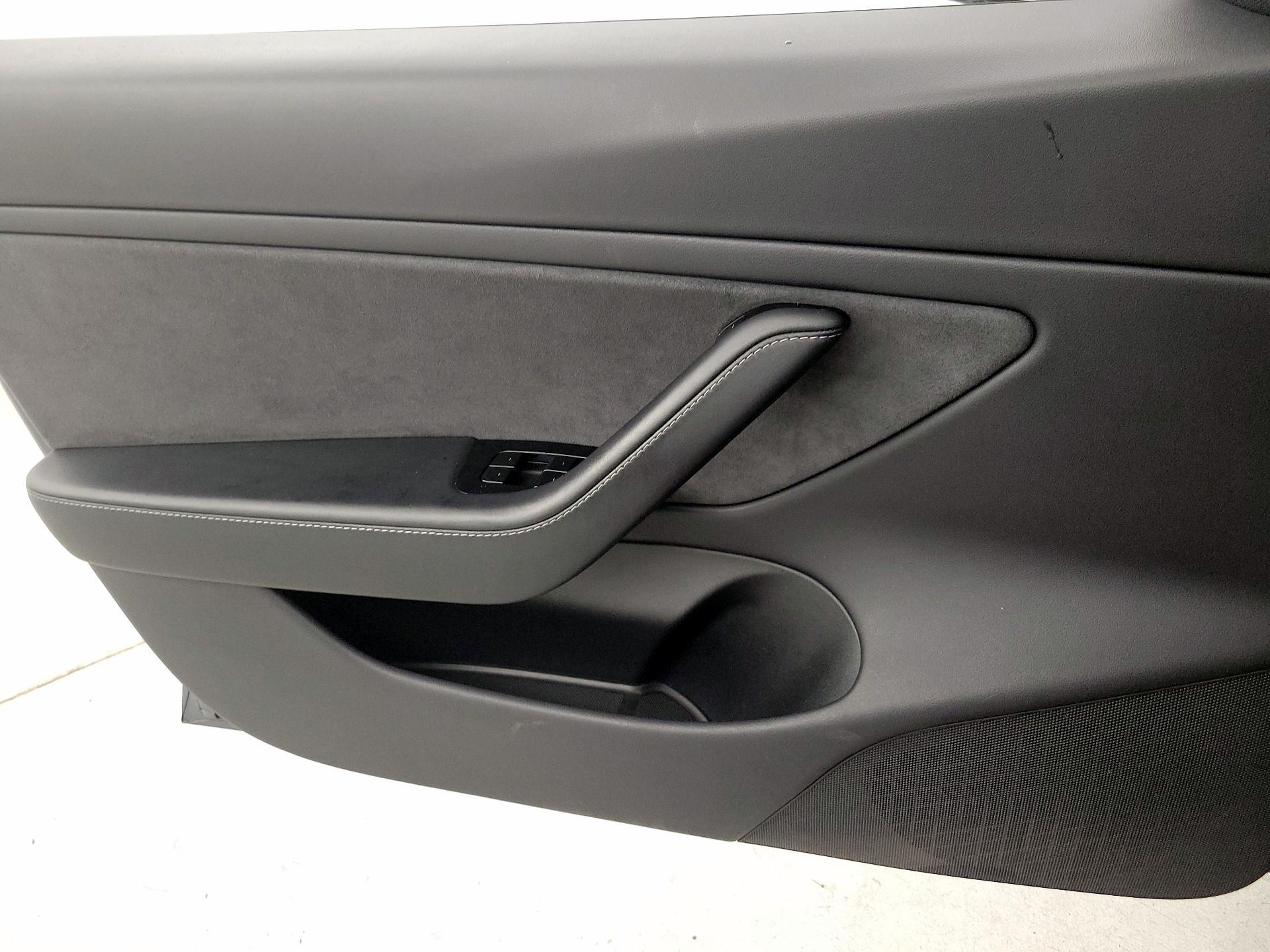 Thumbnail: 2020 Tesla Model 3 - 12