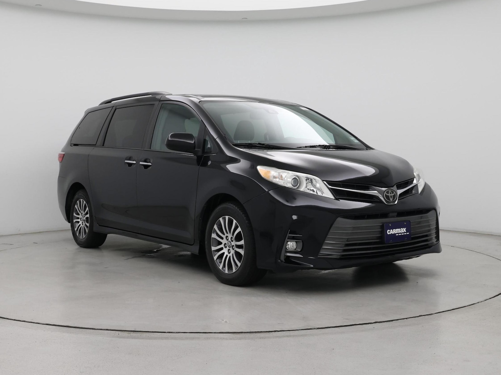 Image 2 of 2018 Toyota Sienna XLE