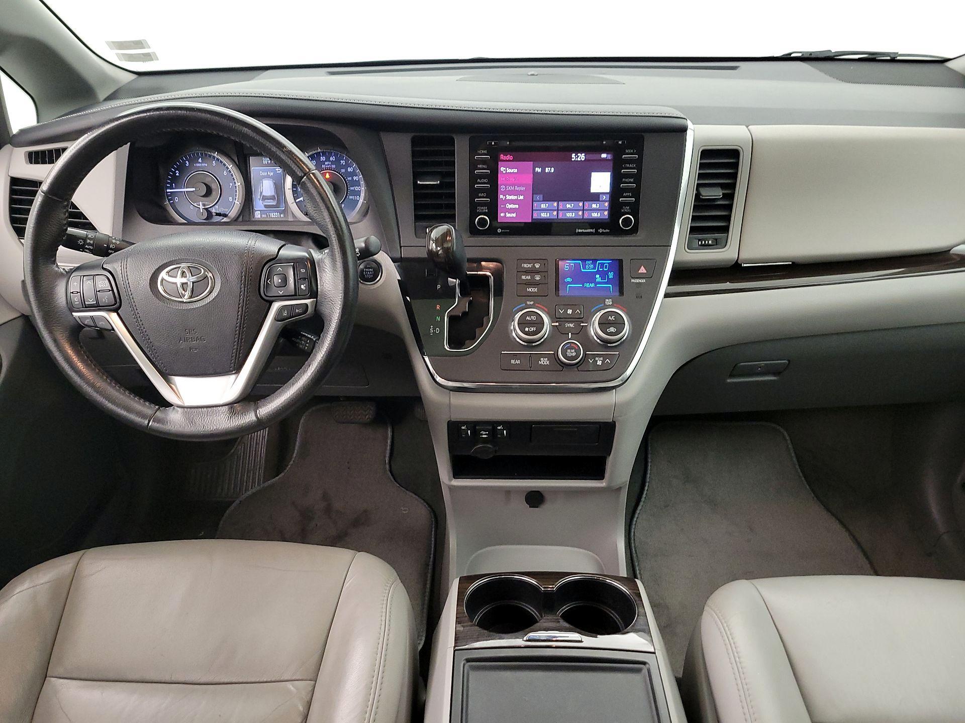 Thumbnail: 2018 Toyota Sienna - 9