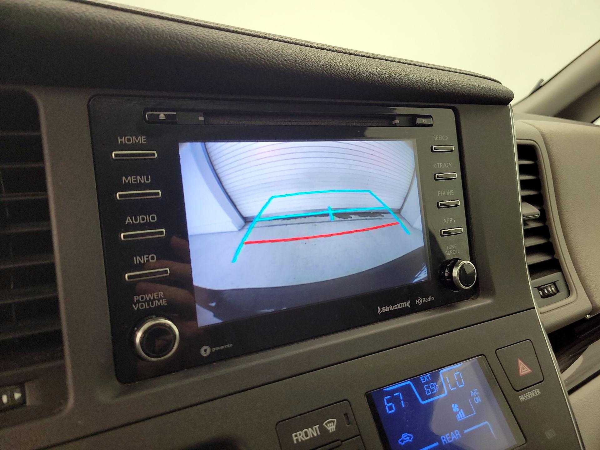 Thumbnail: 2018 Toyota Sienna - 14
