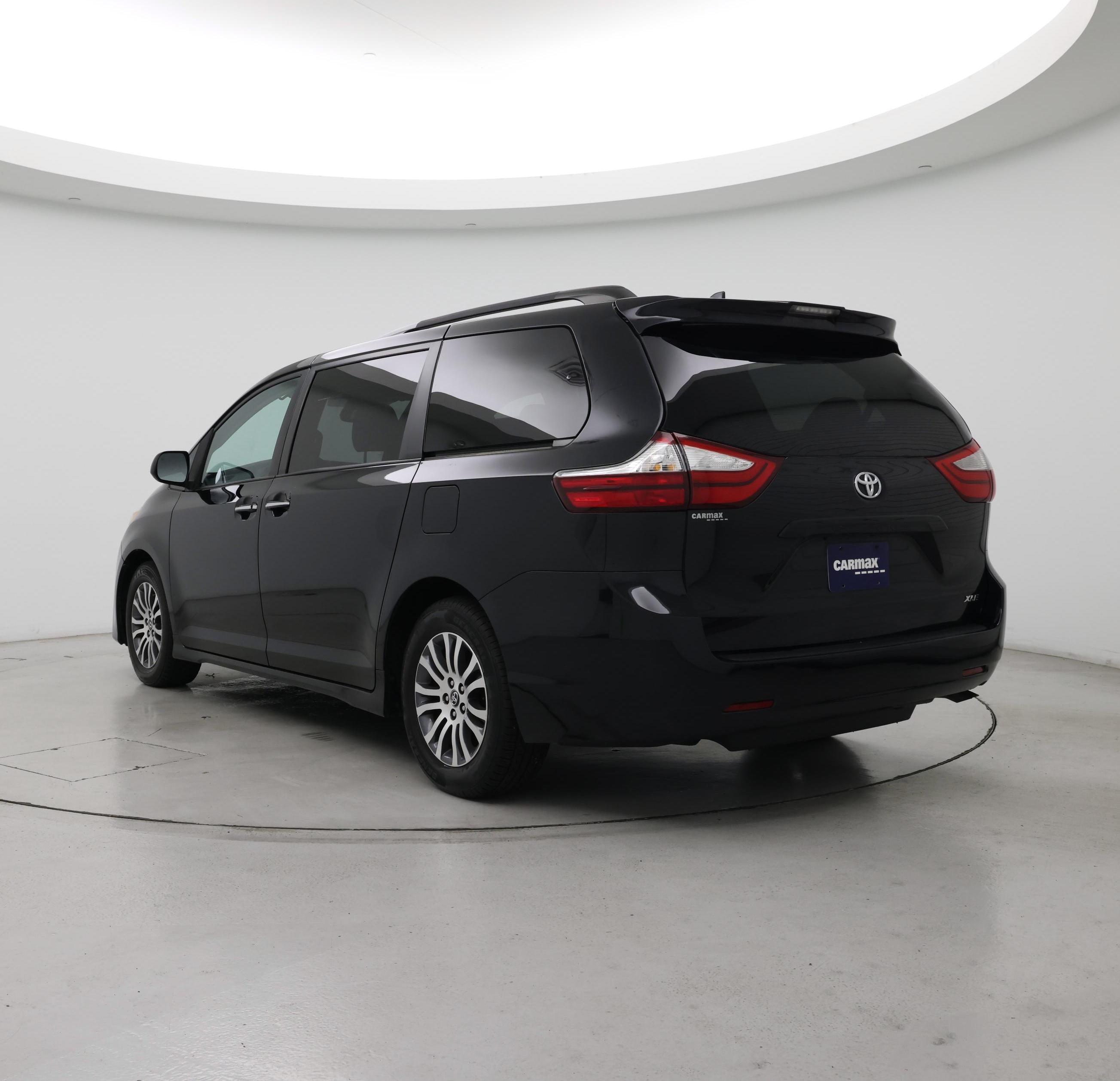Thumbnail: 2018 Toyota Sienna - 2