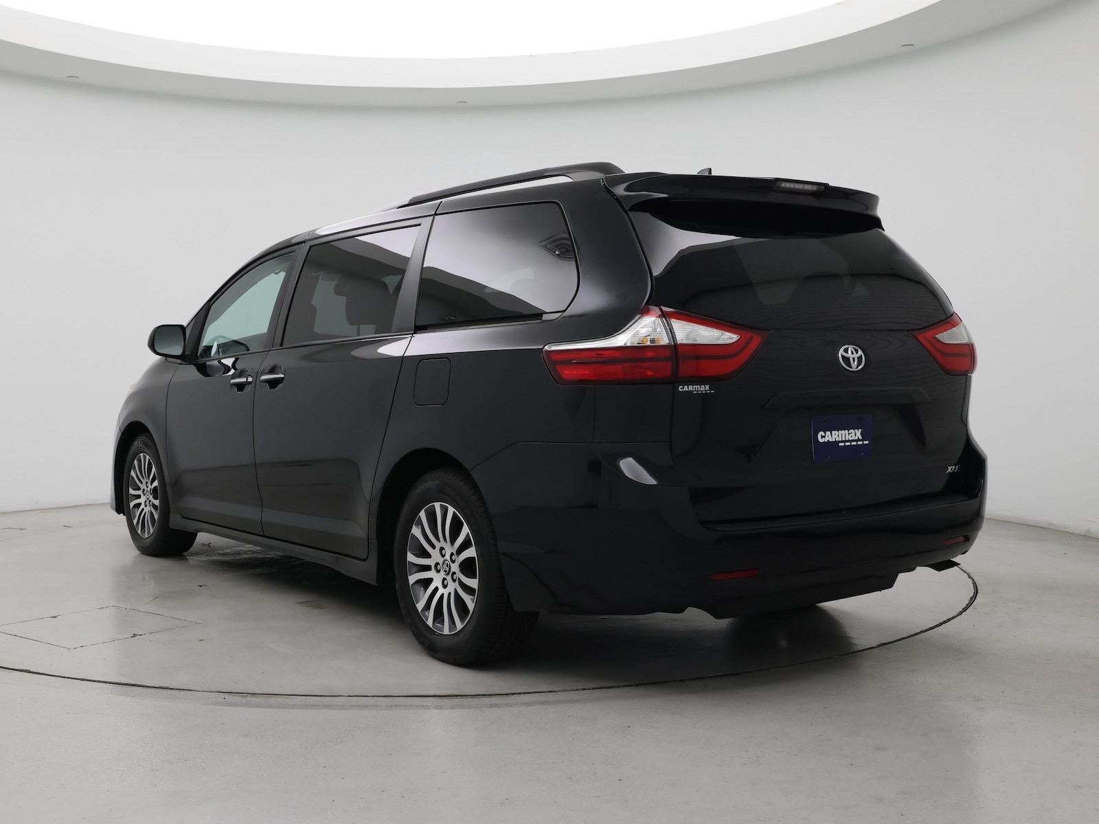 Image 3 of 2018 Toyota Sienna XLE