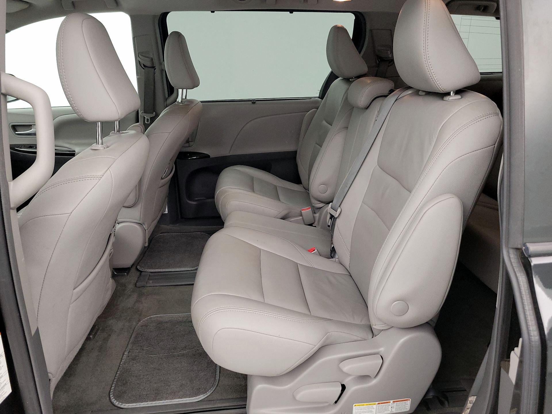 Thumbnail: 2018 Toyota Sienna - 20