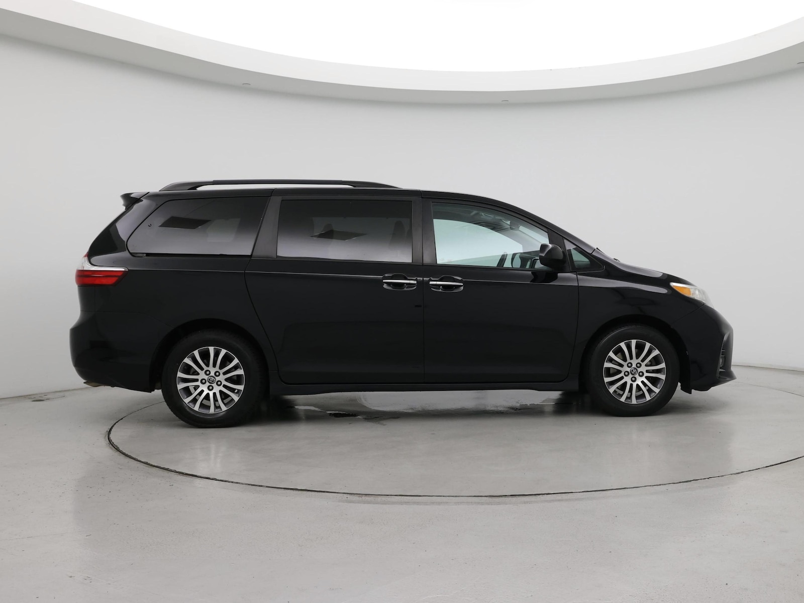 Image 8 of 2018 Toyota Sienna XLE