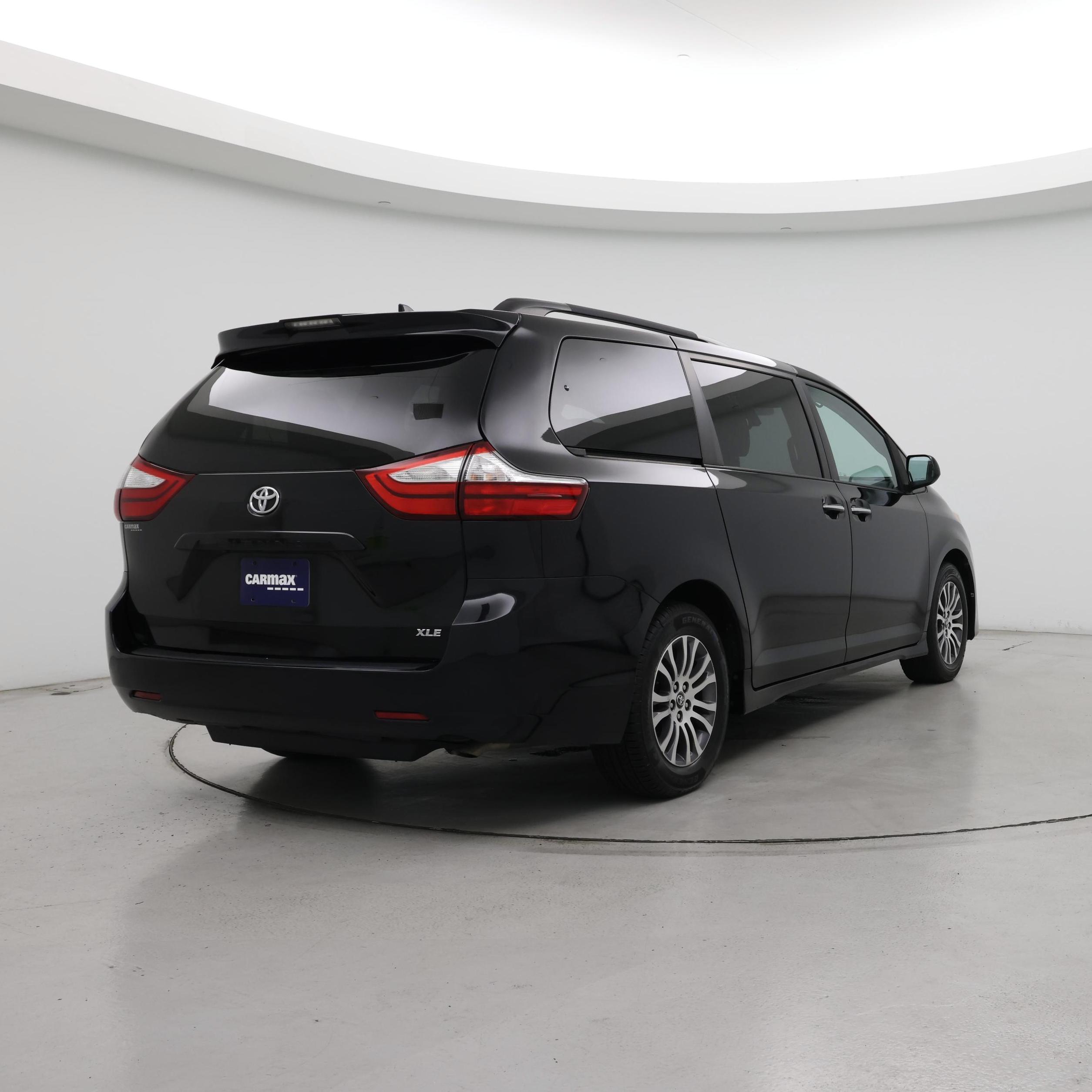 Thumbnail: 2018 Toyota Sienna - 8