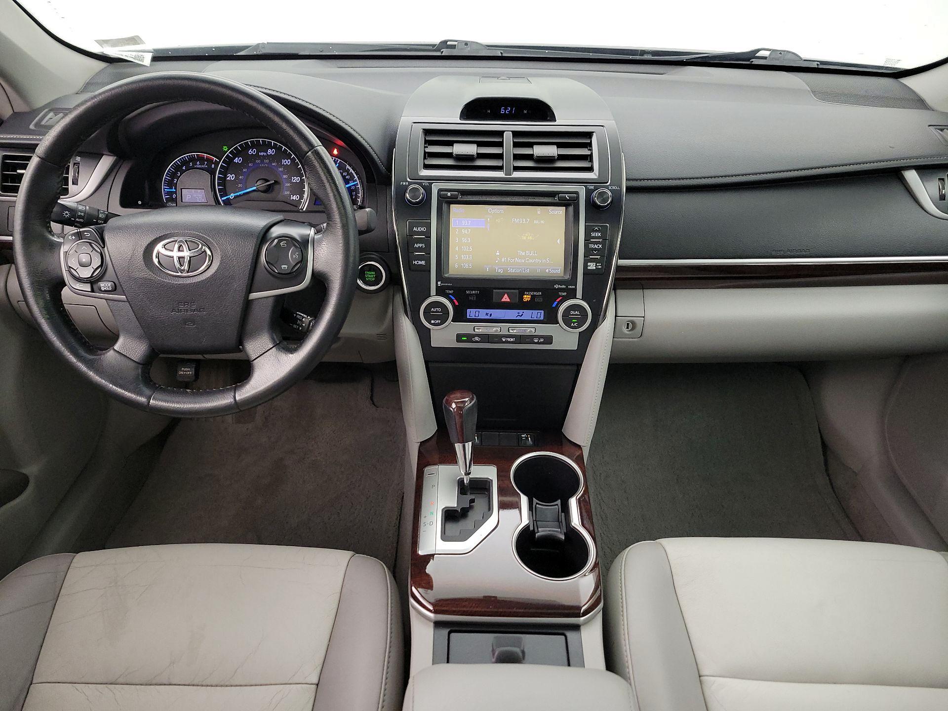 Thumbnail: 2014 Toyota Camry - 9