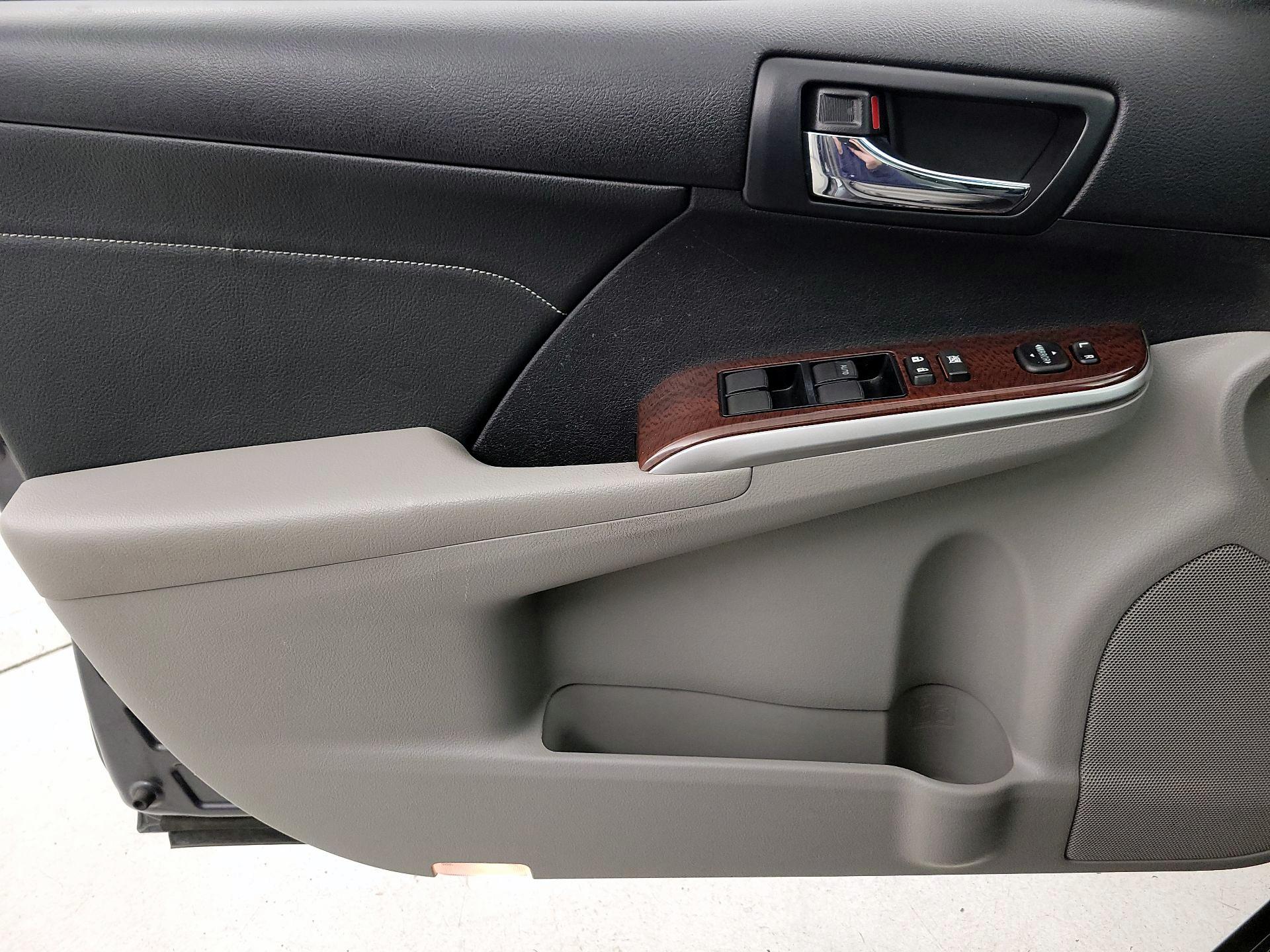 Thumbnail: 2014 Toyota Camry - 12