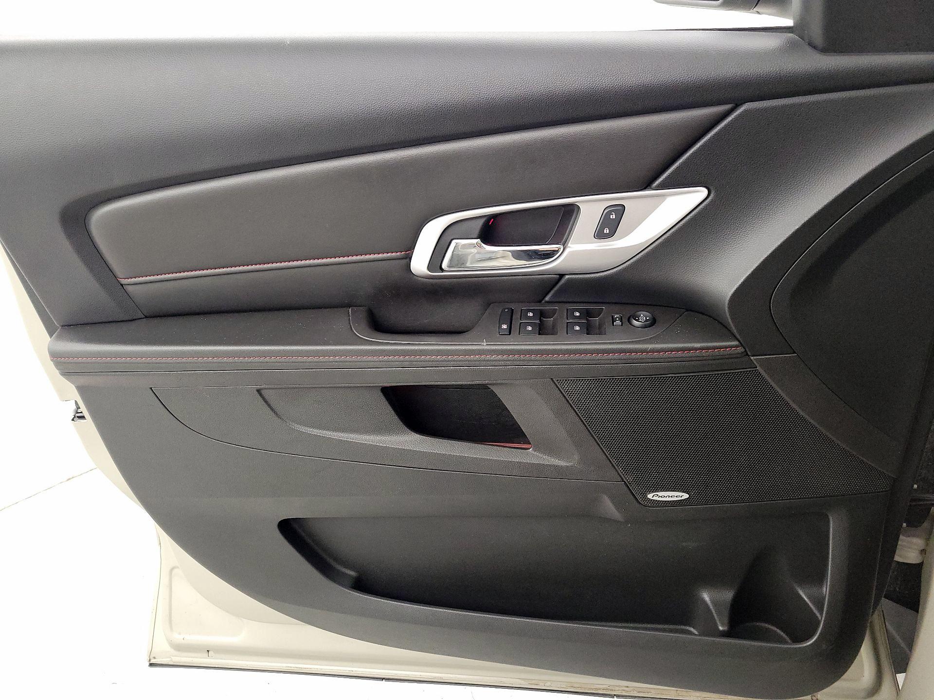 Thumbnail: 2015 GMC Terrain - 12