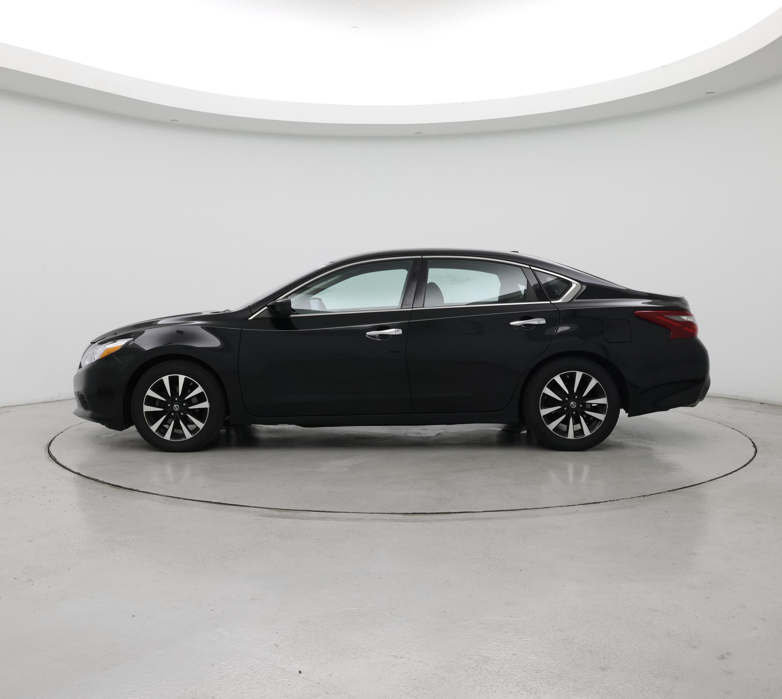 Thumbnail: 2018 Nissan Altima - 3